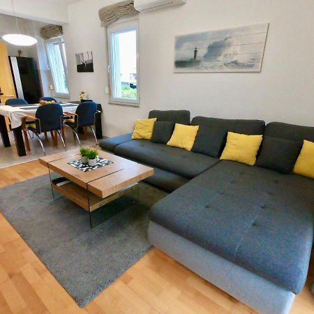 Sunny Apartment By The Beach Kaštel Štafilić Екстериор снимка