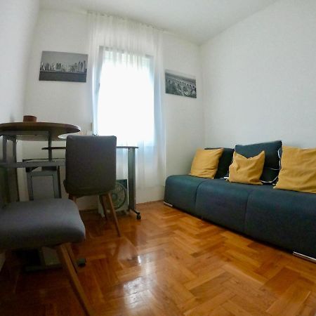 Sunny Apartment By The Beach Kaštel Štafilić Екстериор снимка