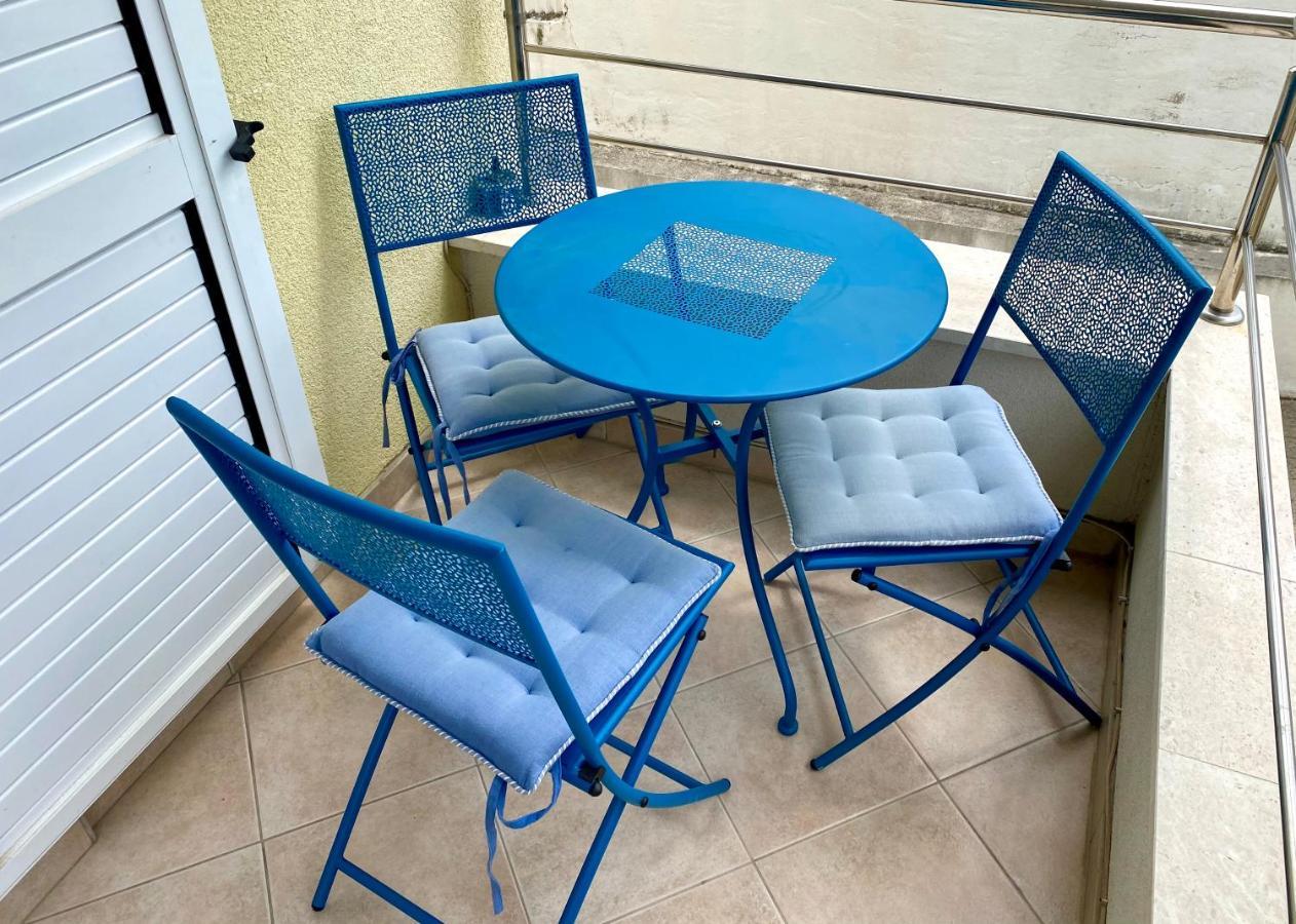 Sunny Apartment By The Beach Kaštel Štafilić Екстериор снимка