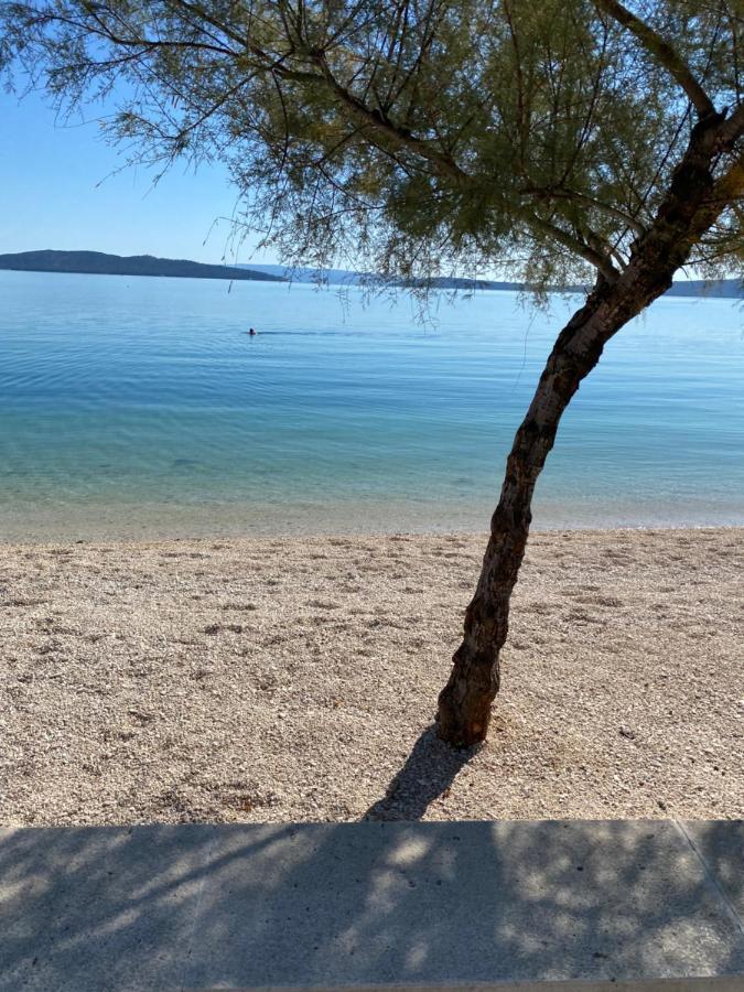 Sunny Apartment By The Beach Kaštel Štafilić Екстериор снимка