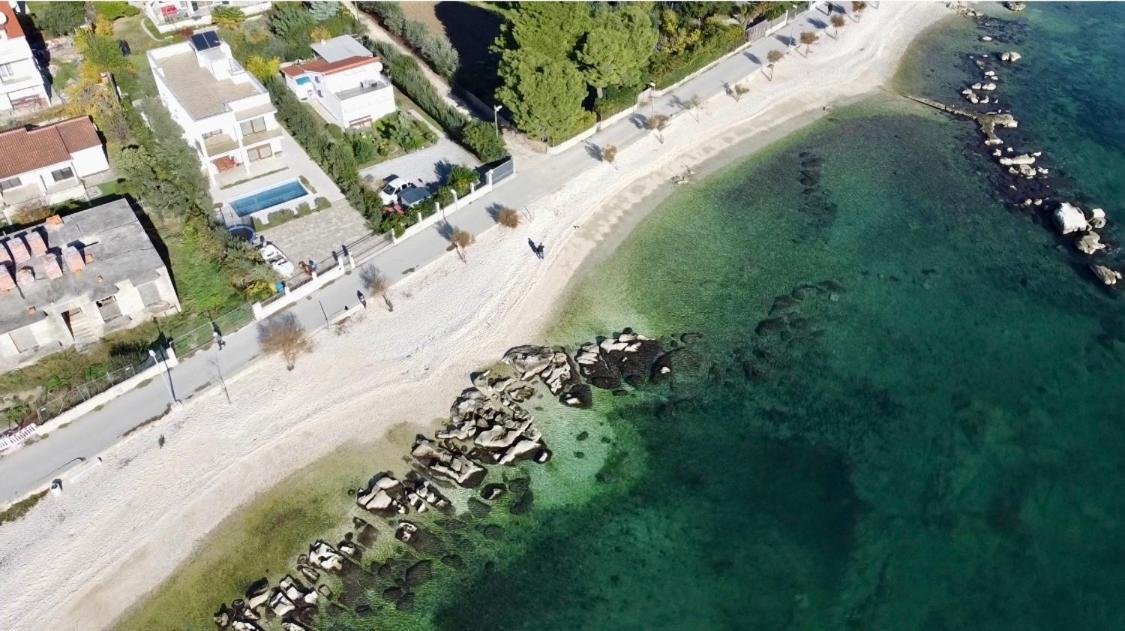 Sunny Apartment By The Beach Kaštel Štafilić Екстериор снимка