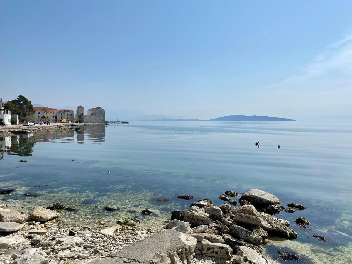 Sunny Apartment By The Beach Kaštel Štafilić Екстериор снимка