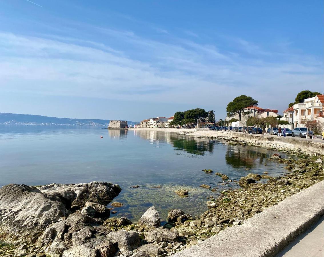 Sunny Apartment By The Beach Kaštel Štafilić Екстериор снимка