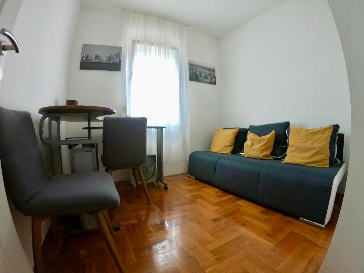 Sunny Apartment By The Beach Kaštel Štafilić Екстериор снимка