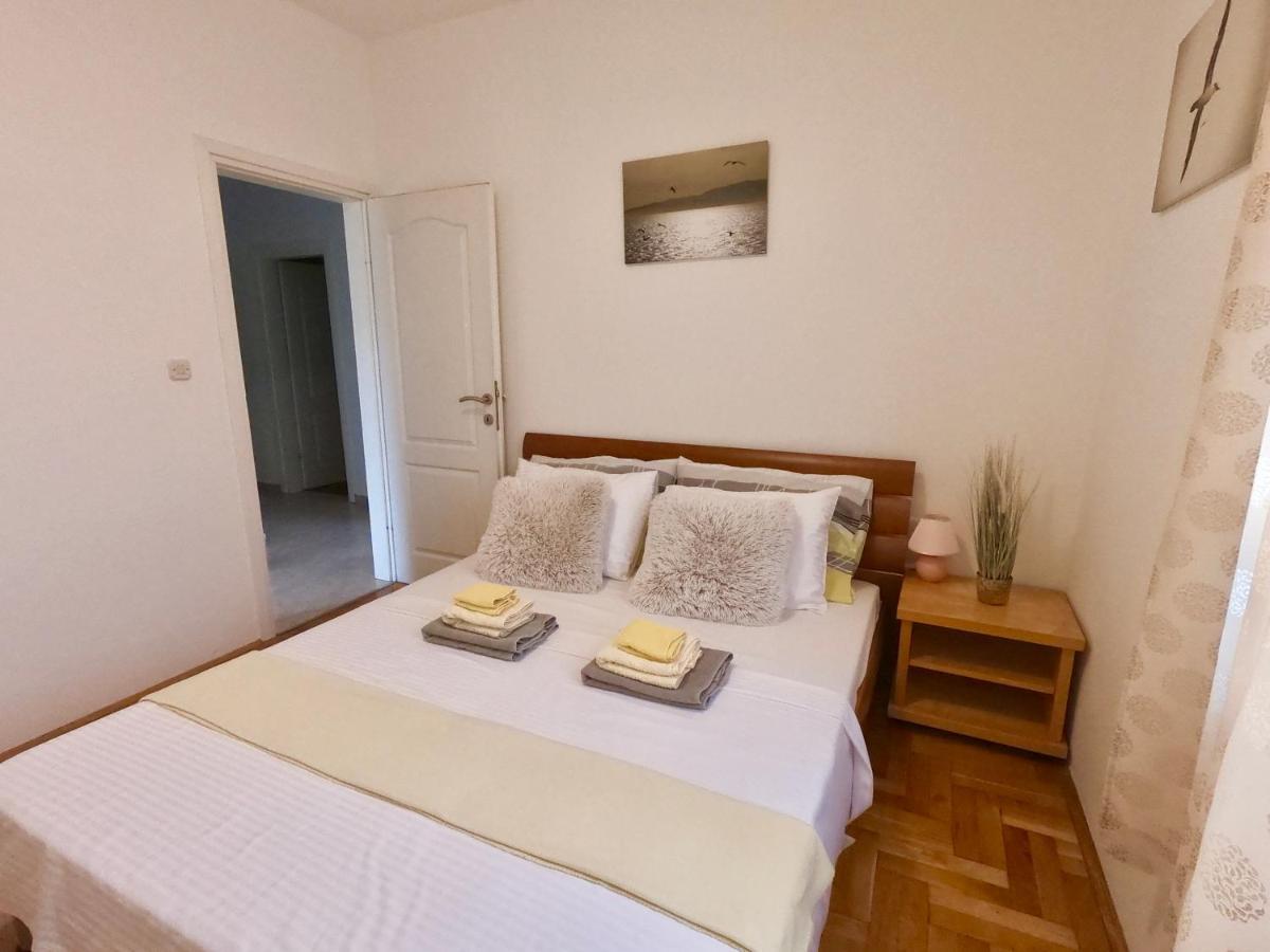 Sunny Apartment By The Beach Kaštel Štafilić Екстериор снимка