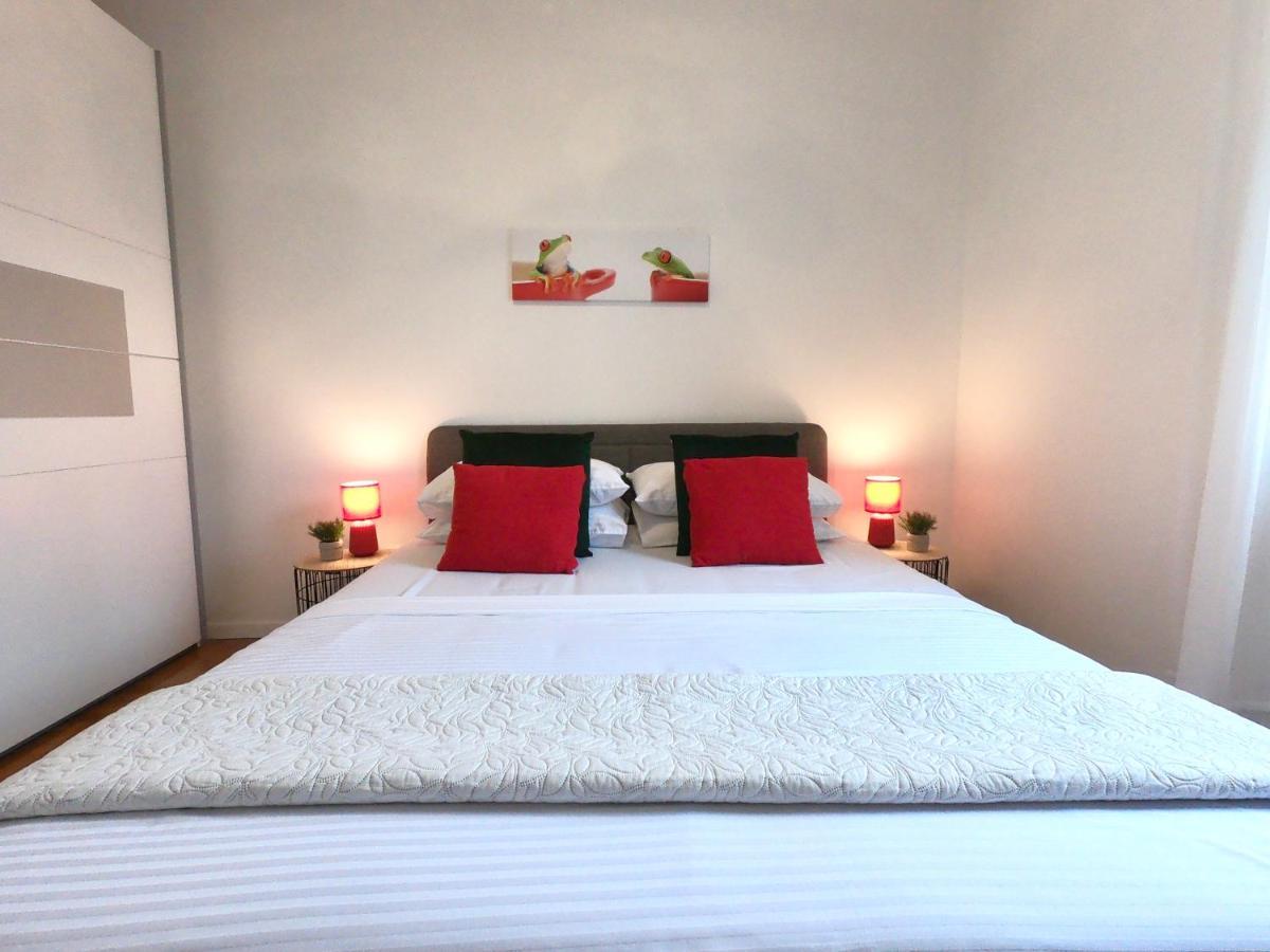 Sunny Apartment By The Beach Kaštel Štafilić Екстериор снимка