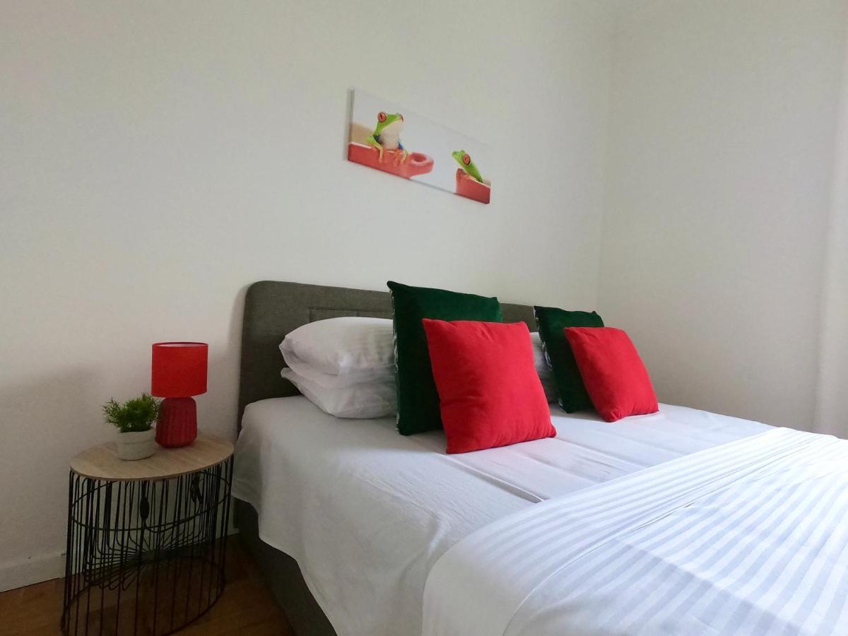 Sunny Apartment By The Beach Kaštel Štafilić Екстериор снимка