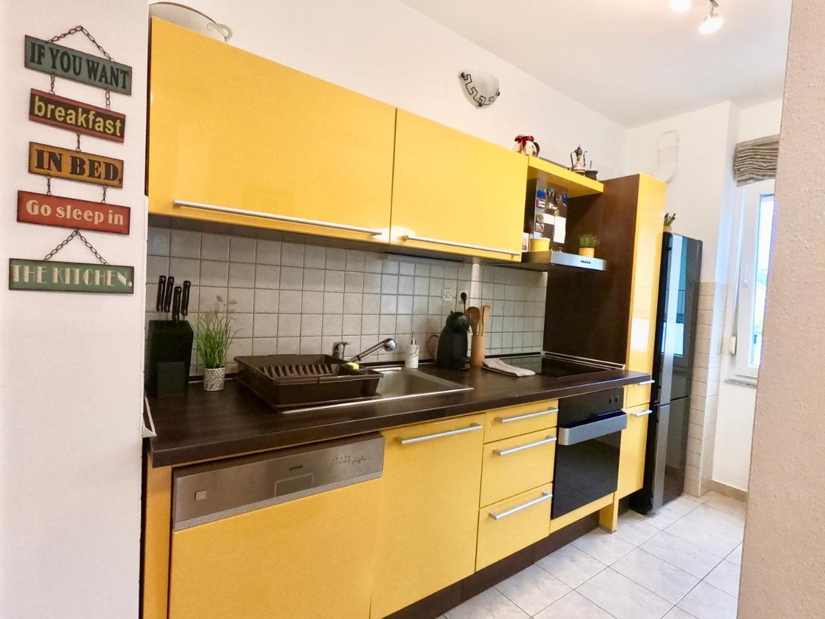 Sunny Apartment By The Beach Kaštel Štafilić Екстериор снимка