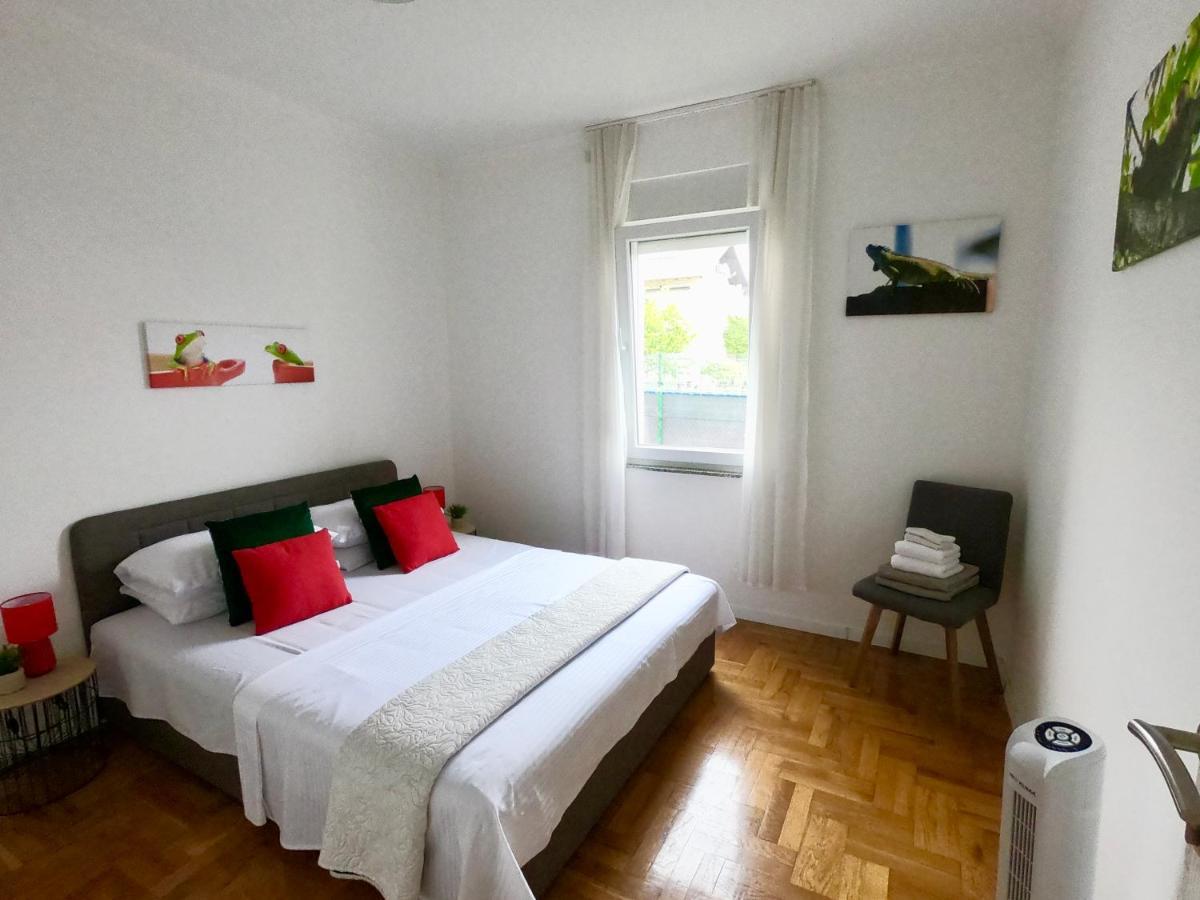Sunny Apartment By The Beach Kaštel Štafilić Екстериор снимка