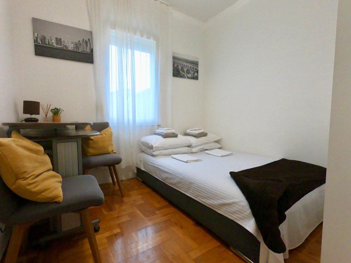 Sunny Apartment By The Beach Kaštel Štafilić Екстериор снимка