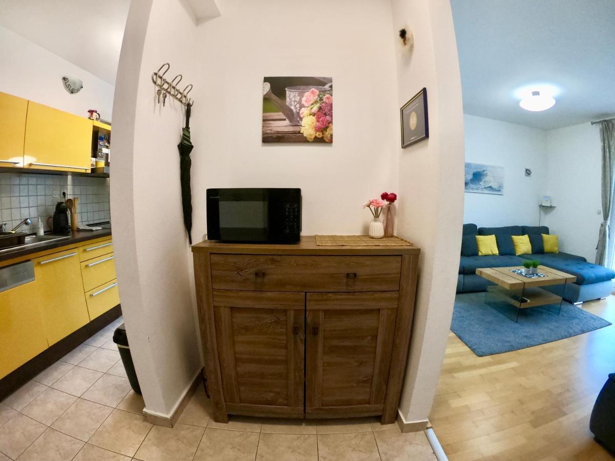 Sunny Apartment By The Beach Kaštel Štafilić Екстериор снимка