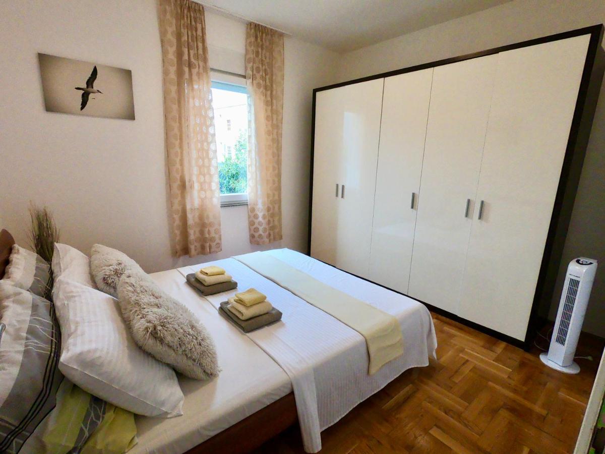 Sunny Apartment By The Beach Kaštel Štafilić Екстериор снимка
